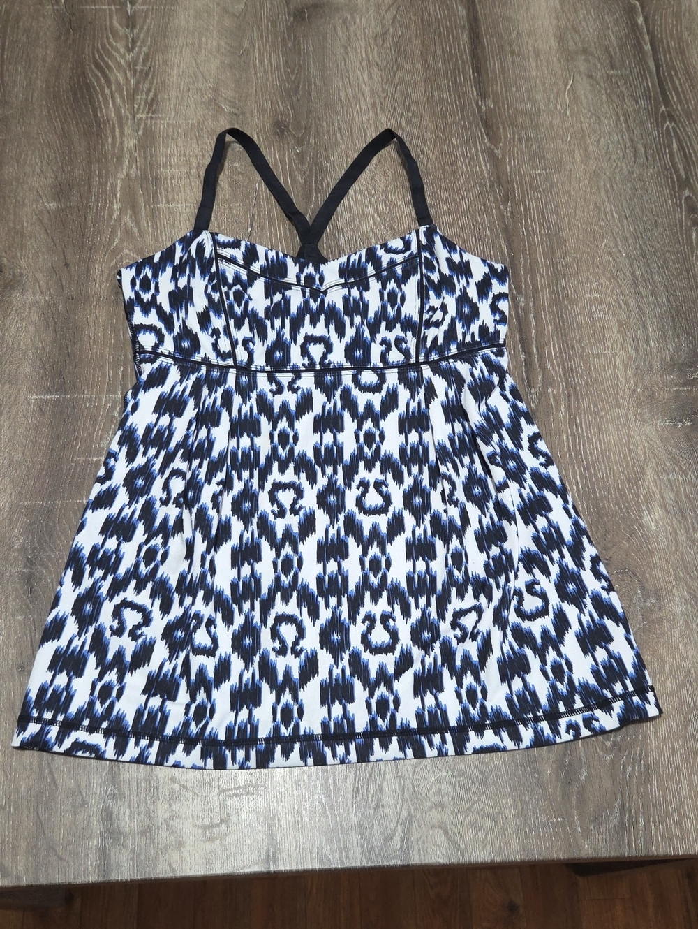 Lululemon Blue Sprinkler Ikat Leopard Get Focused Tank Top Size 8 Medium